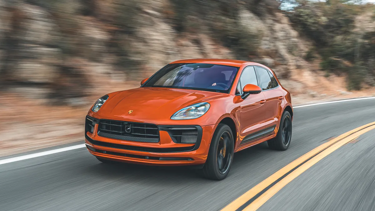 2022-porsche-macan-s-012